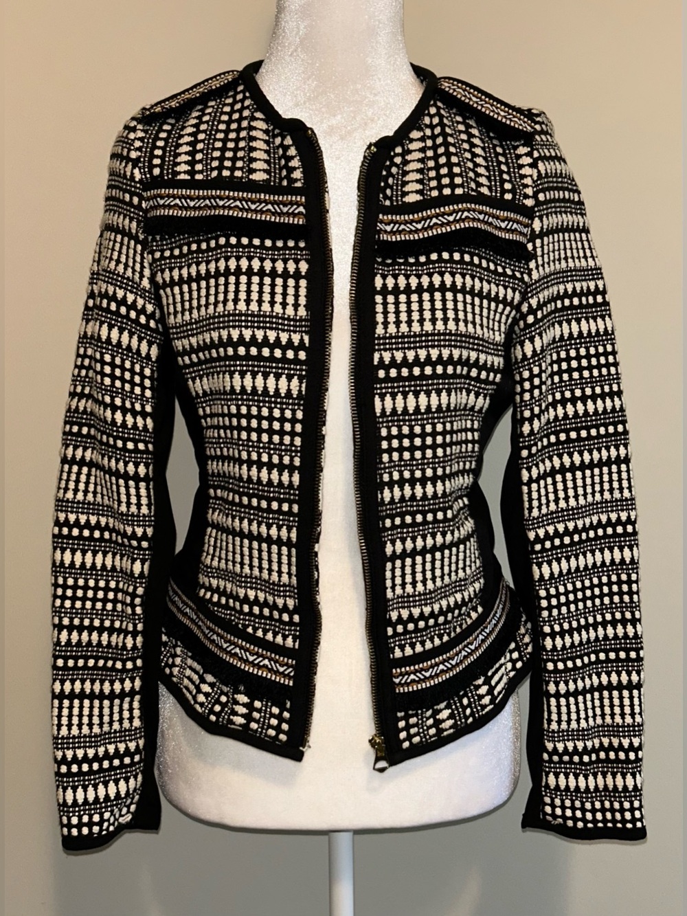 H&M Black& Cream Patterned Zip Jacket